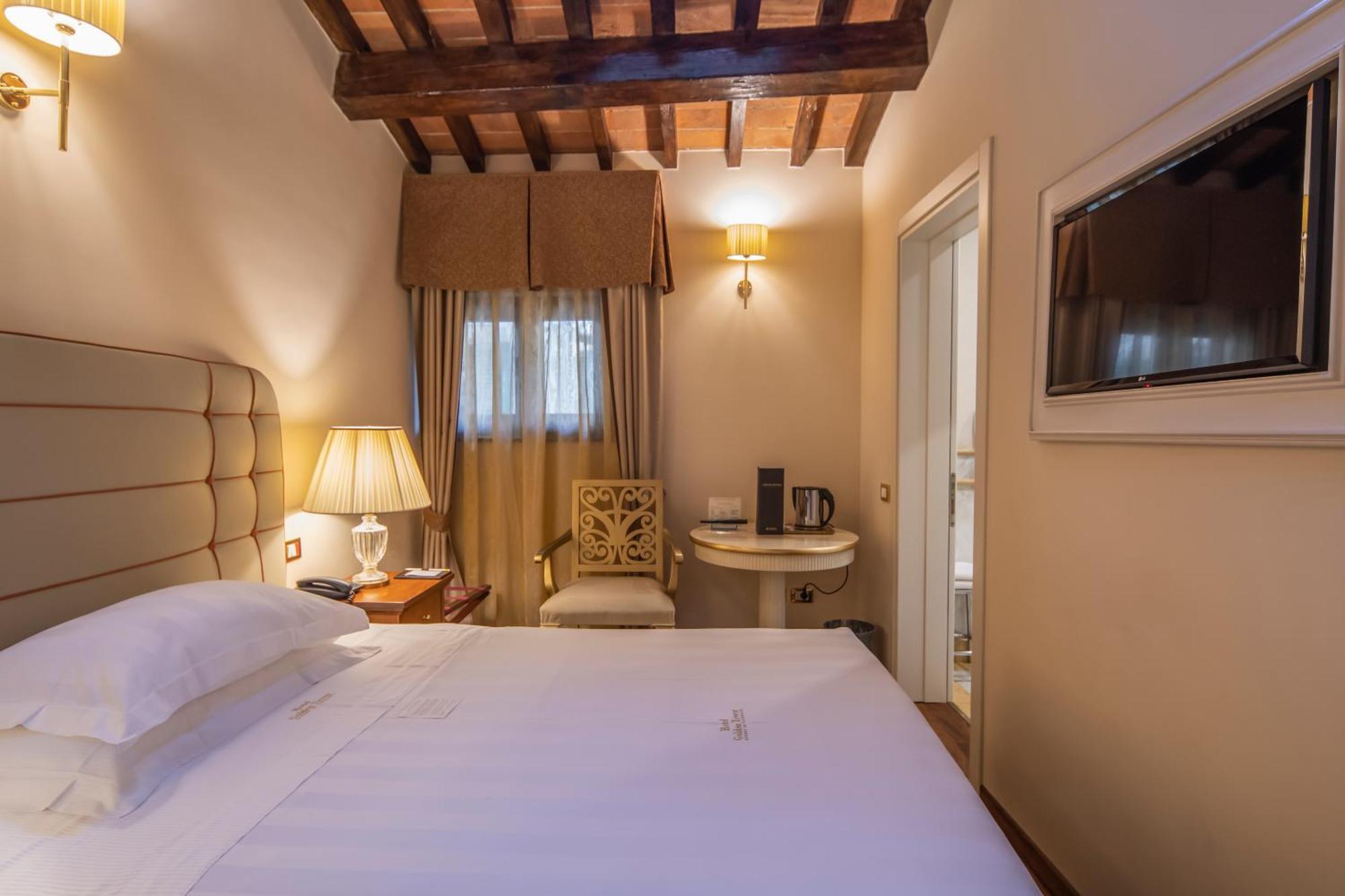 Golden Tower Hotel & Spa Florencja Zewnętrze zdjęcie A room at the hotel